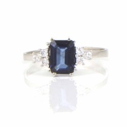 Anillo oro blanco 18 kilates zafiro