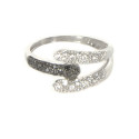 Anillo oro blanco 18 kilates circonitas negras y blancas