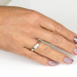 Anell or blanc 18 quirats i diamants