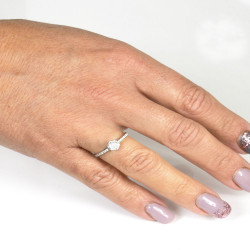 Anell or blanc 18 quirats i diamants