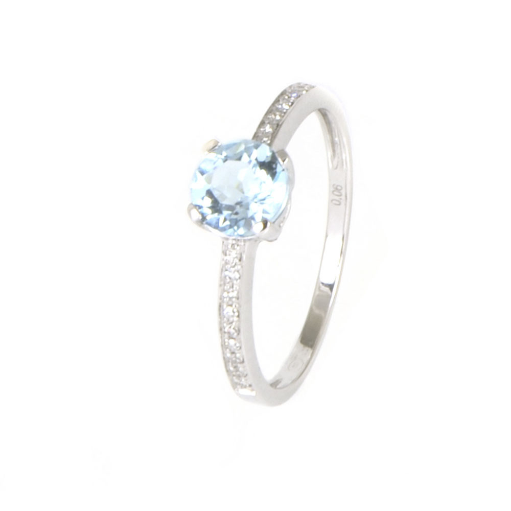 Anillo oro blanco 18 kilates topacio azul y diamantes.