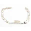 Pulsera de plata con placa.