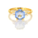 Anillo oro 18 kilates topacio azul exágono.